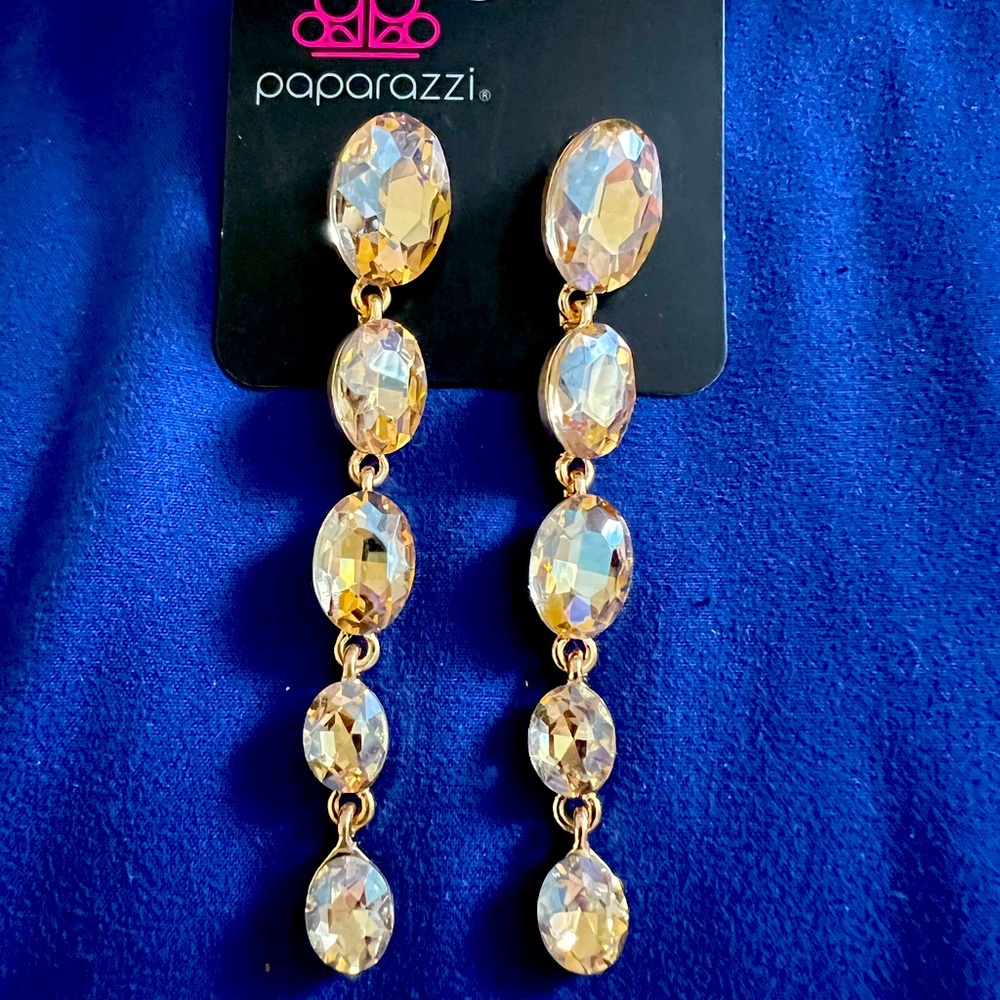 Paparazzi earrings, new, never used.